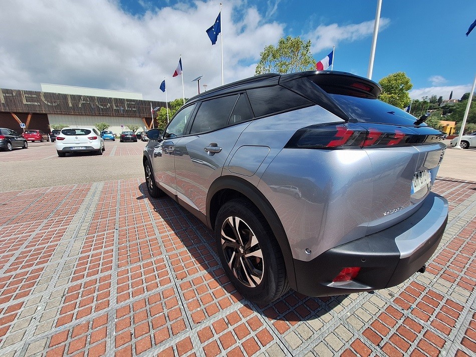 Peugeot 2008 GT 1.5 BlueHDi 130ch - S&S EAT8 - Image 10