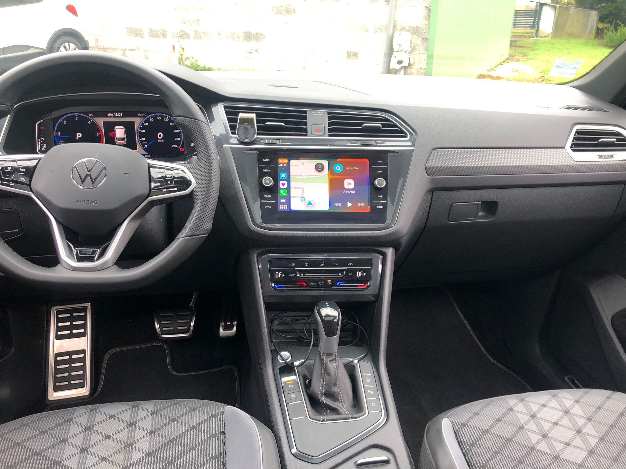 Volkswagen TIGUAN Black R-Line - Image 2