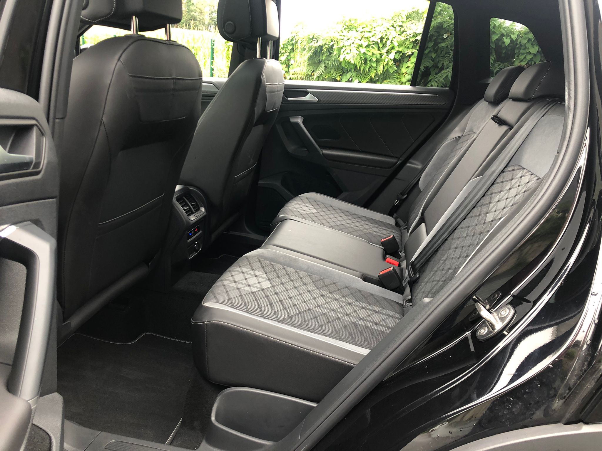 Volkswagen TIGUAN Black R-Line - Image 5