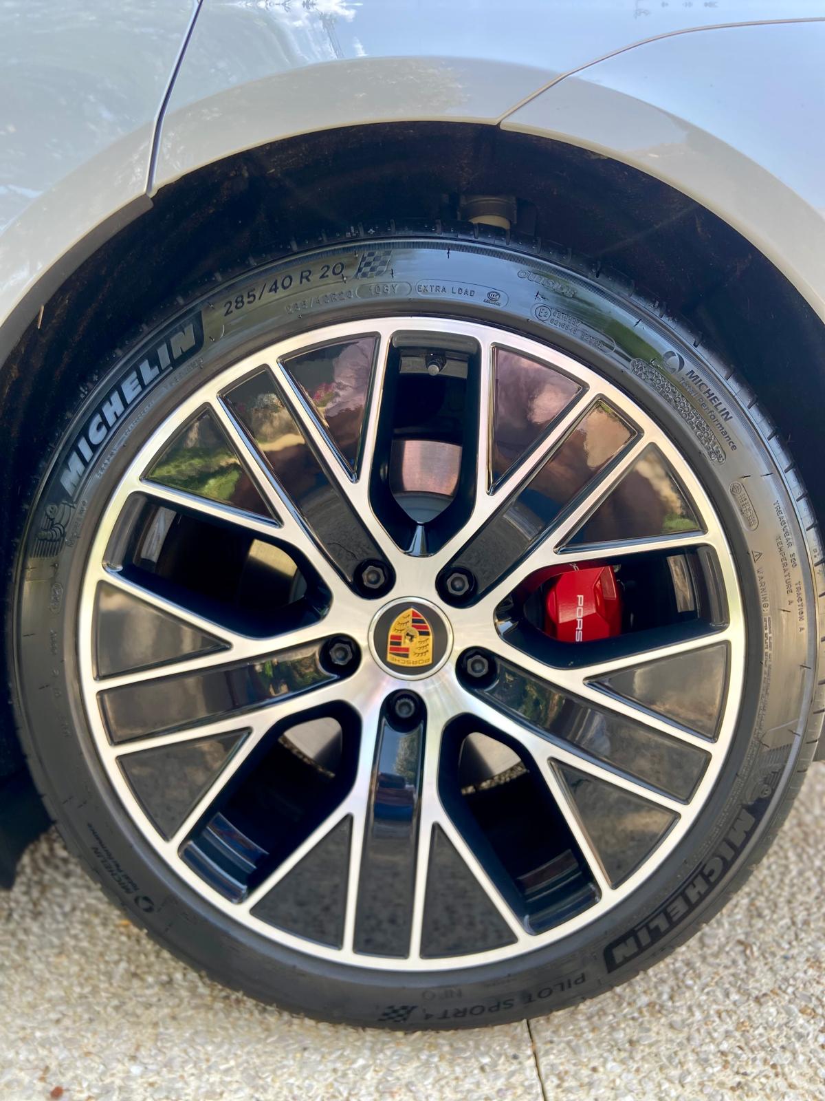 Porsche TAYCAN PERFORMANCE - Image 8