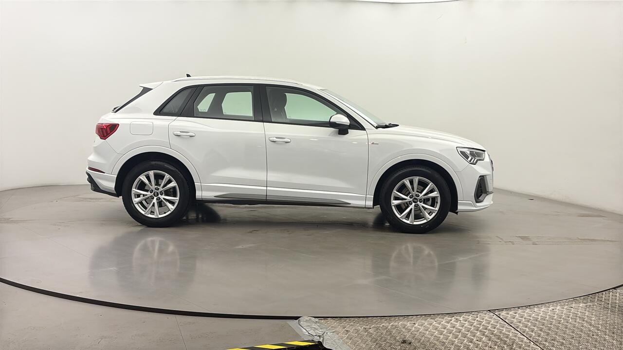 Audi Q3 1.5 35-TFSI TURBO - Image 4