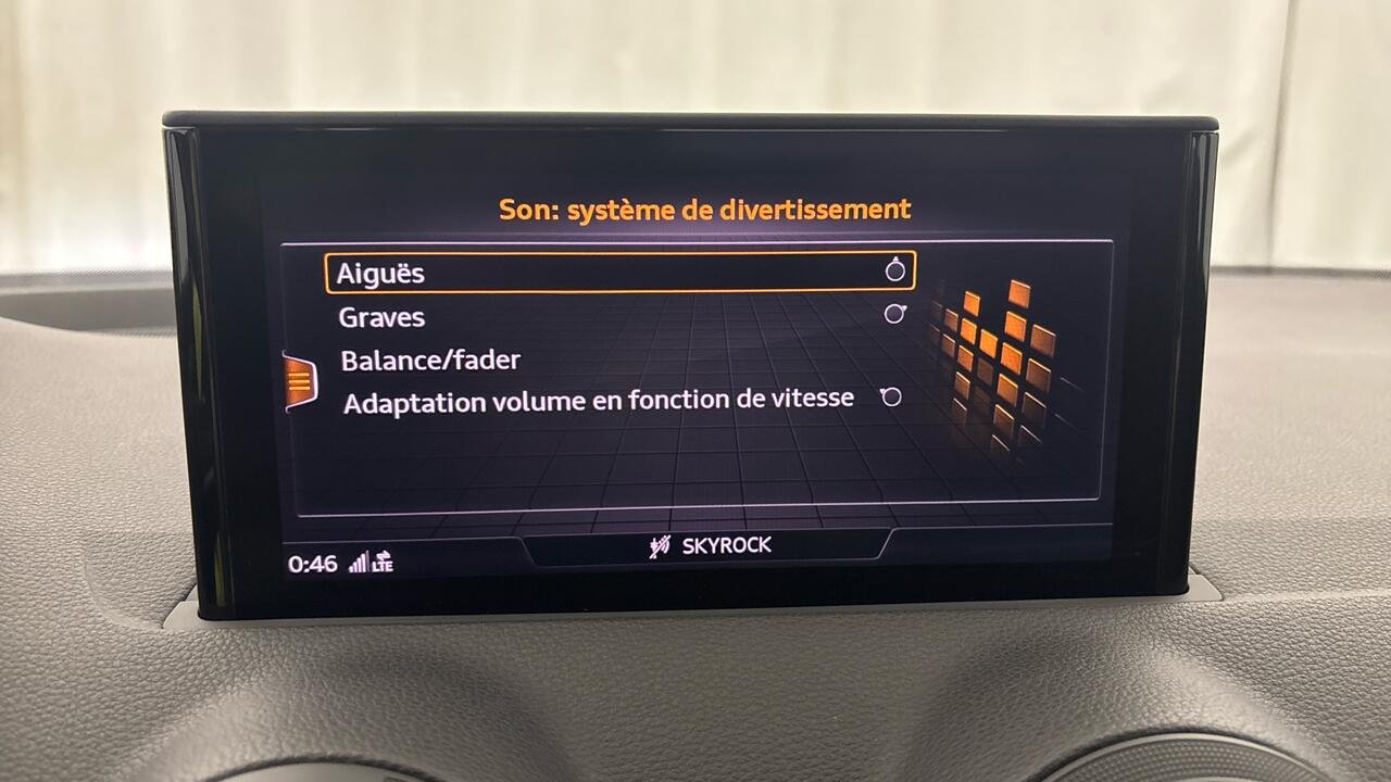 Audi Q2 30 TDI 116 BUSINESS EXECUTIVE - Image 17