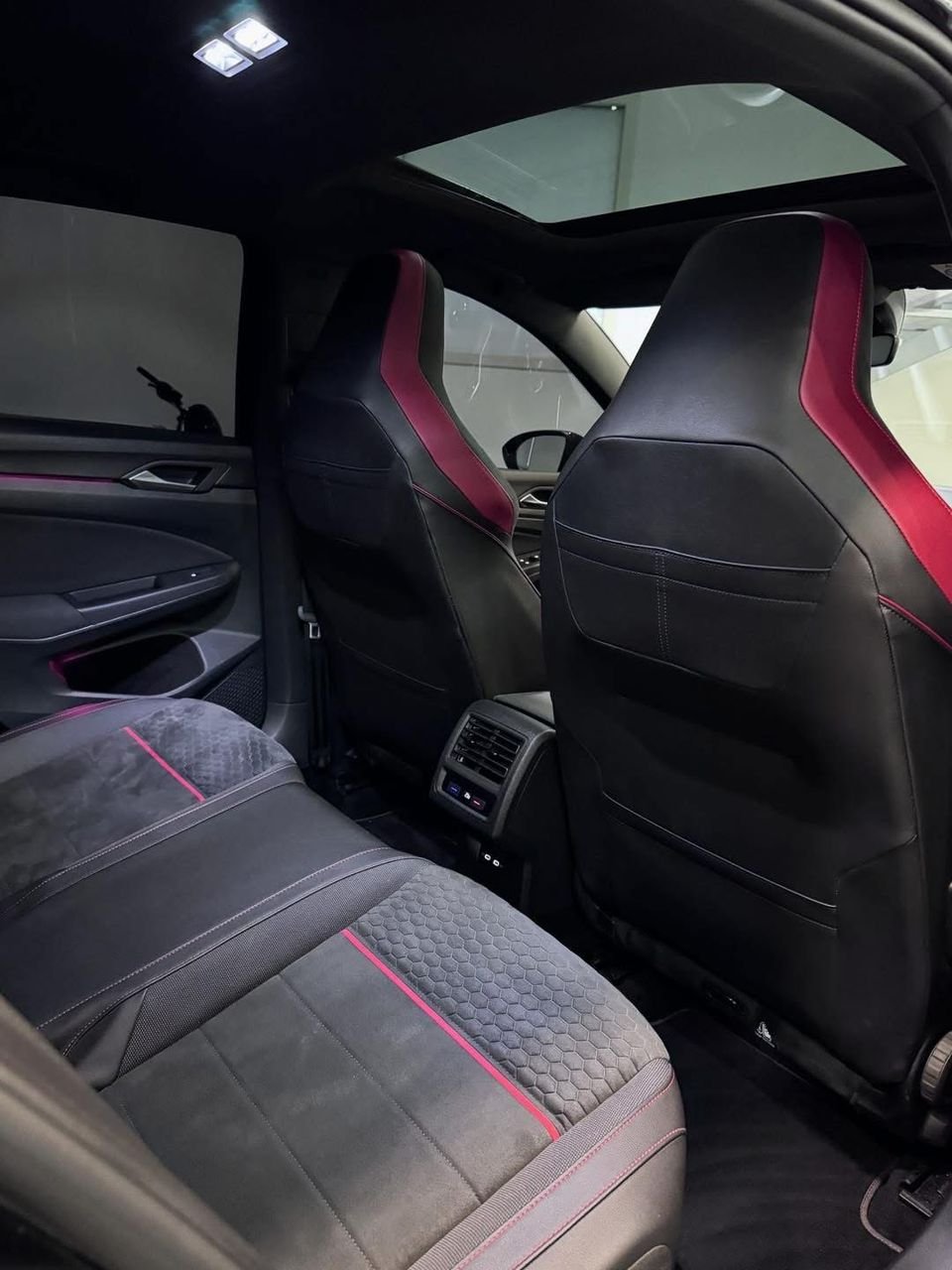 Volkswagen Golf VIII phase 1 de 2021 2.0 TSI 300 GTI CLUBSPORT DSG - Image 16