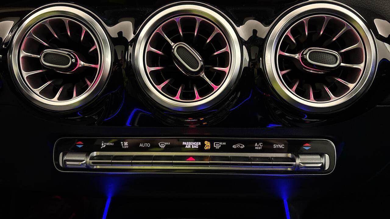 Mercedes GLA 200 AMG LINE 200D 2.0 DCT - Image 25