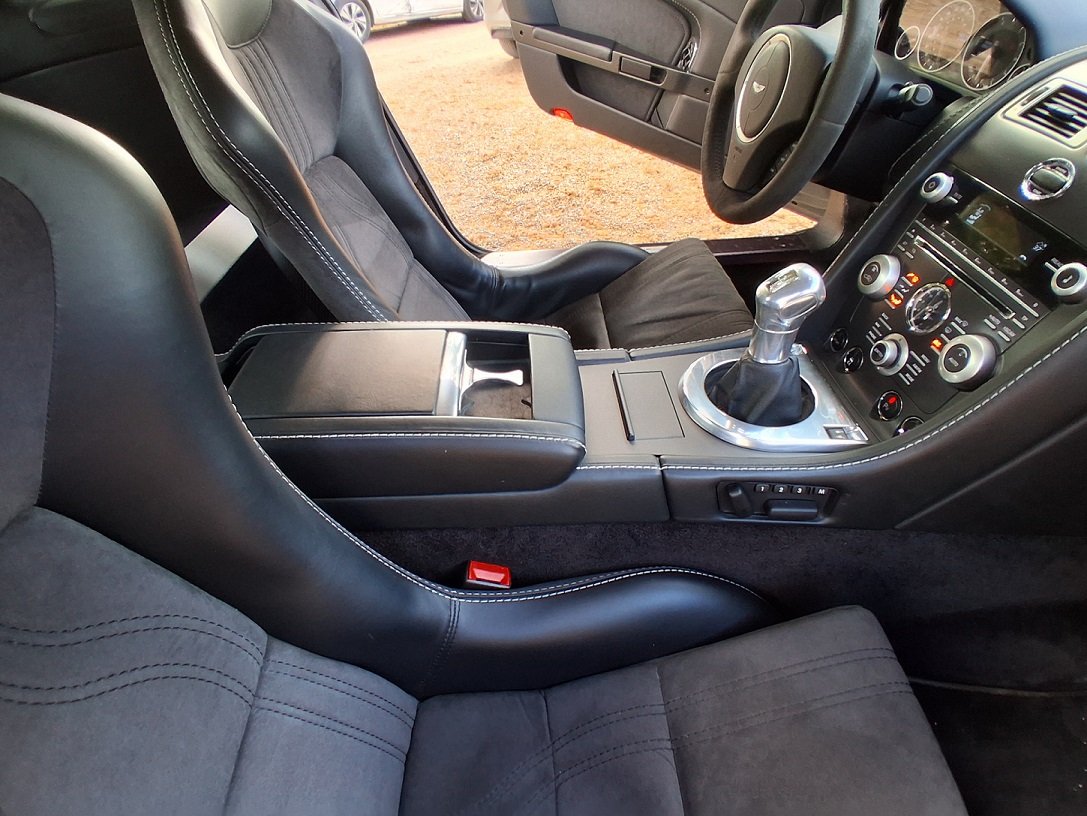  ASTON MARTIN Vantage 5.9 V12, Finition Coupé - Image 10