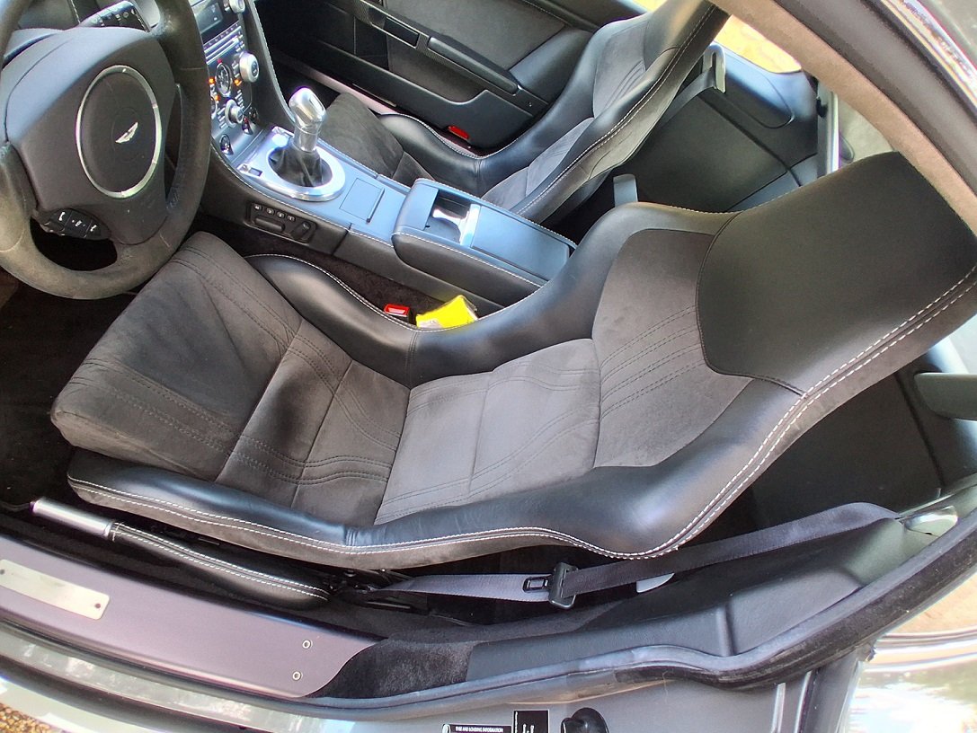  ASTON MARTIN Vantage 5.9 V12, Finition Coupé - Image 12
