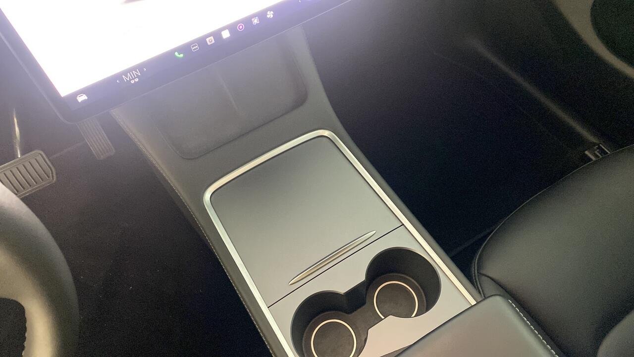 Tesla Model Y  Grande autonomie Dual Motor AWD - Image 12