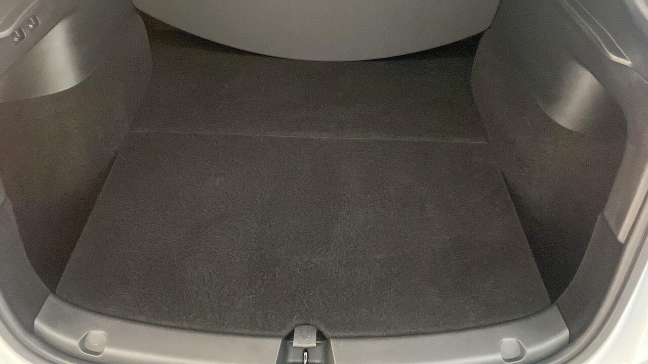 Tesla Model Y  Grande autonomie Dual Motor AWD - Image 16