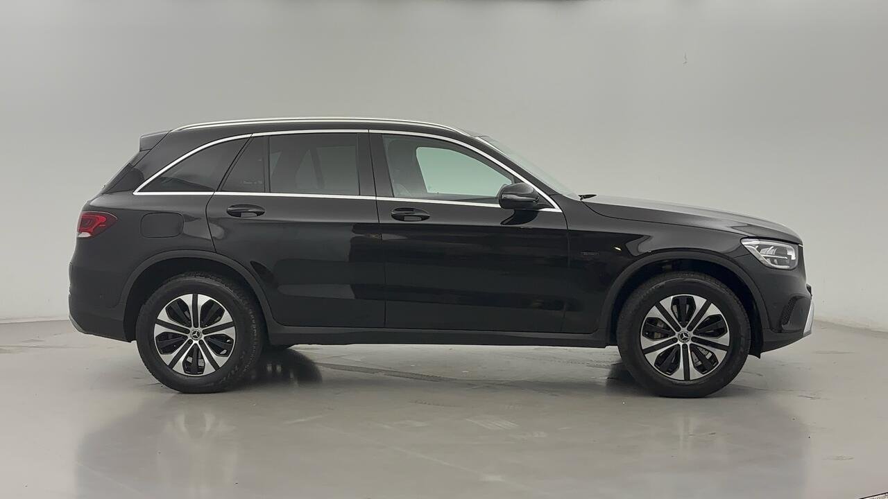 MERCEDES-BENZ GLC 300e Business Line 4Matic - Image 4