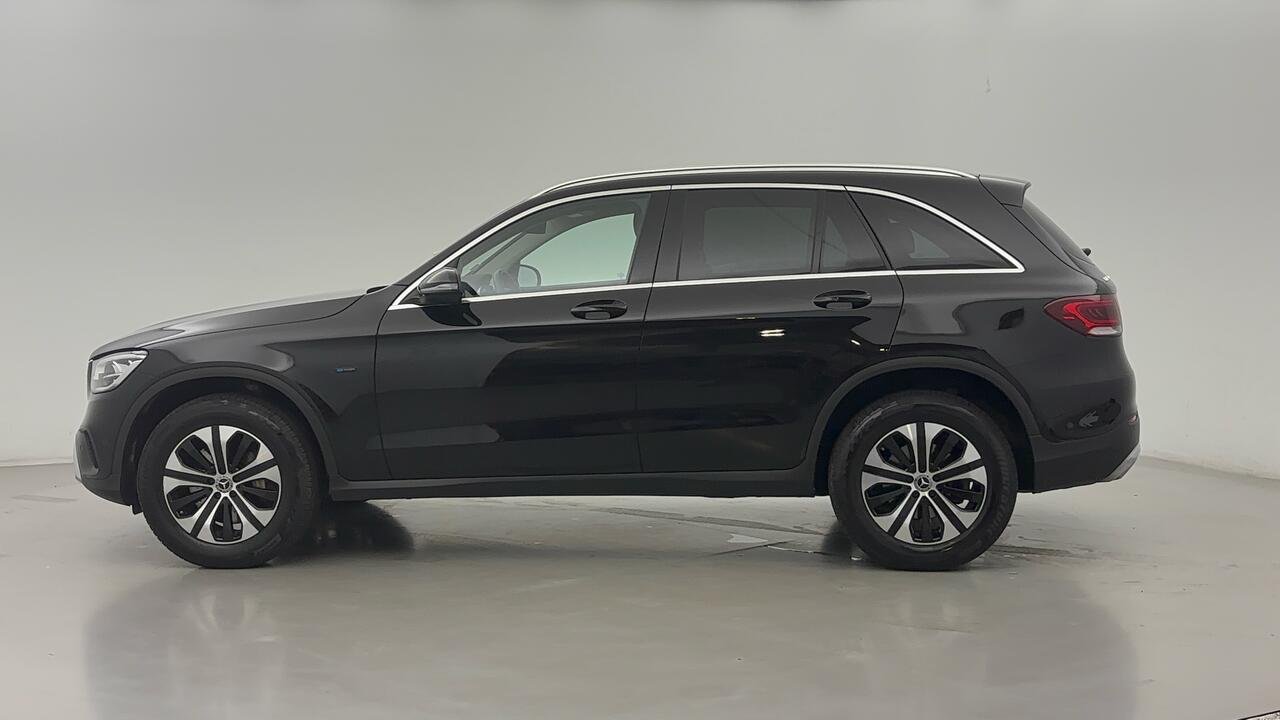 MERCEDES-BENZ GLC 300e Business Line 4Matic - Image 8