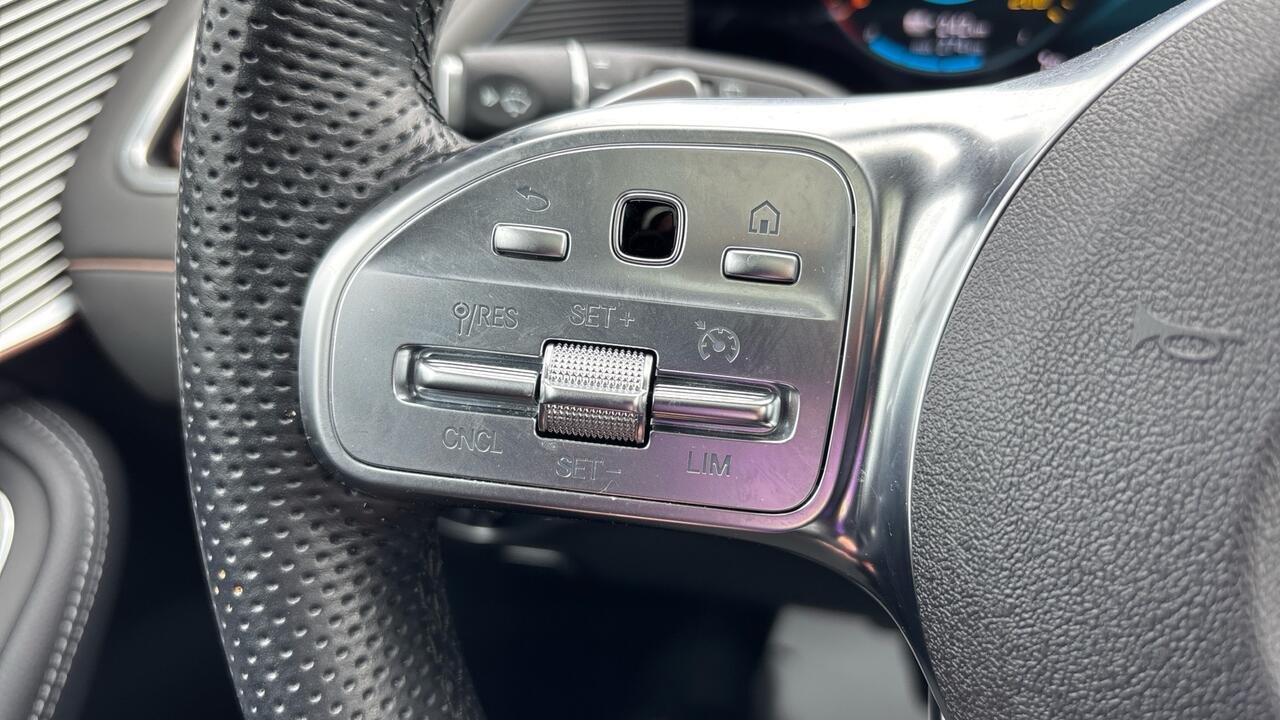 Mercedes EQC 400 AMG LINE 4MATIC - Image 13