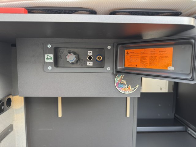 Volkswagen CRAFTER GRAND CALIFORNIA 600 2.0 TDI - Image 8
