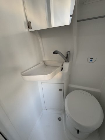 Volkswagen CRAFTER GRAND CALIFORNIA 600 2.0 TDI - Image 16