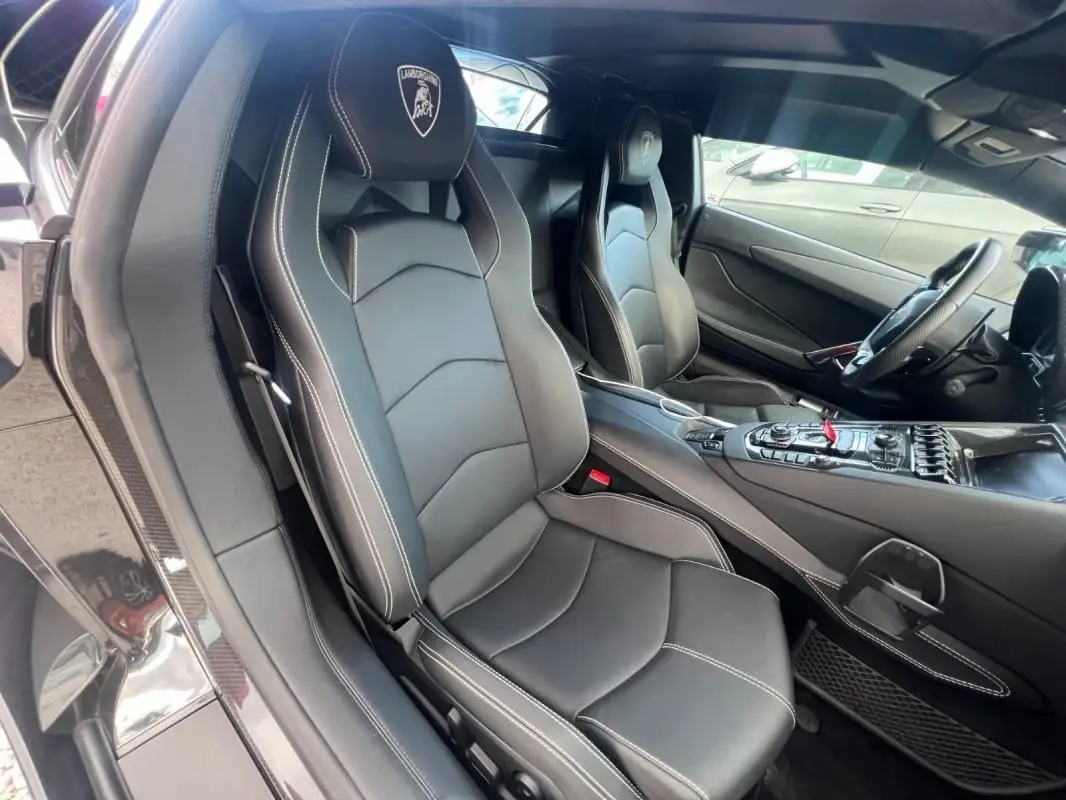 LAMBORGHINI AVENTADOR ROADSTER - Image 3