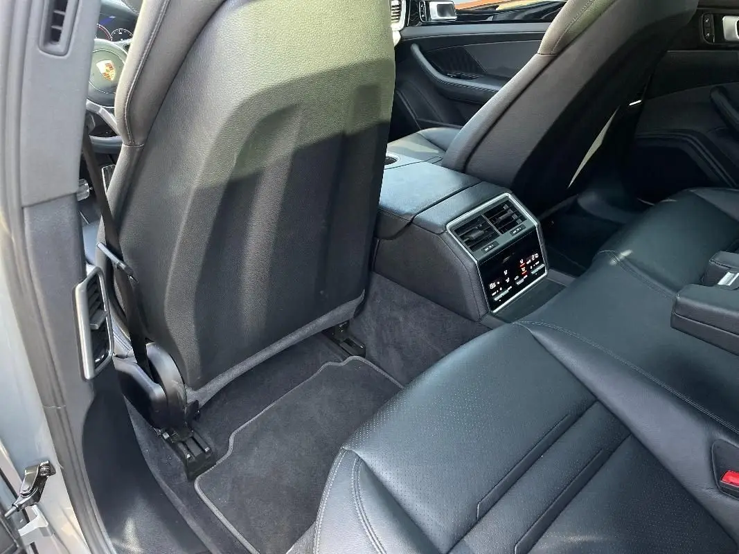 Porsche PANAMERA E-HYBRID EXECUTIVE - Image 2
