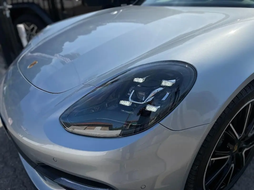 Porsche PANAMERA E-HYBRID EXECUTIVE - Image 3
