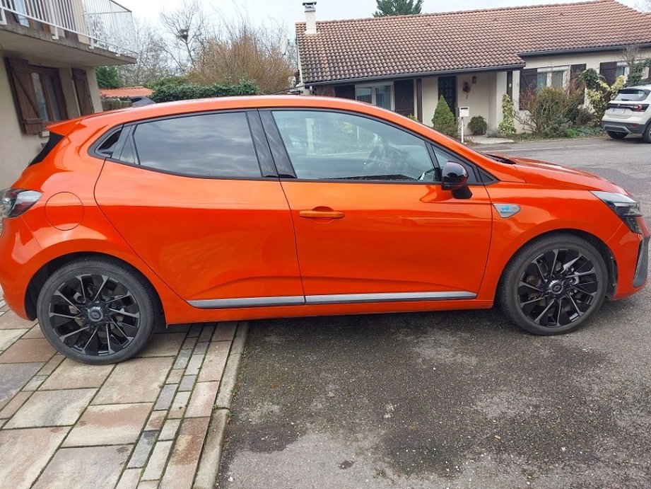 Renault Clio E-Tech 145ch full hybrid - Image 2