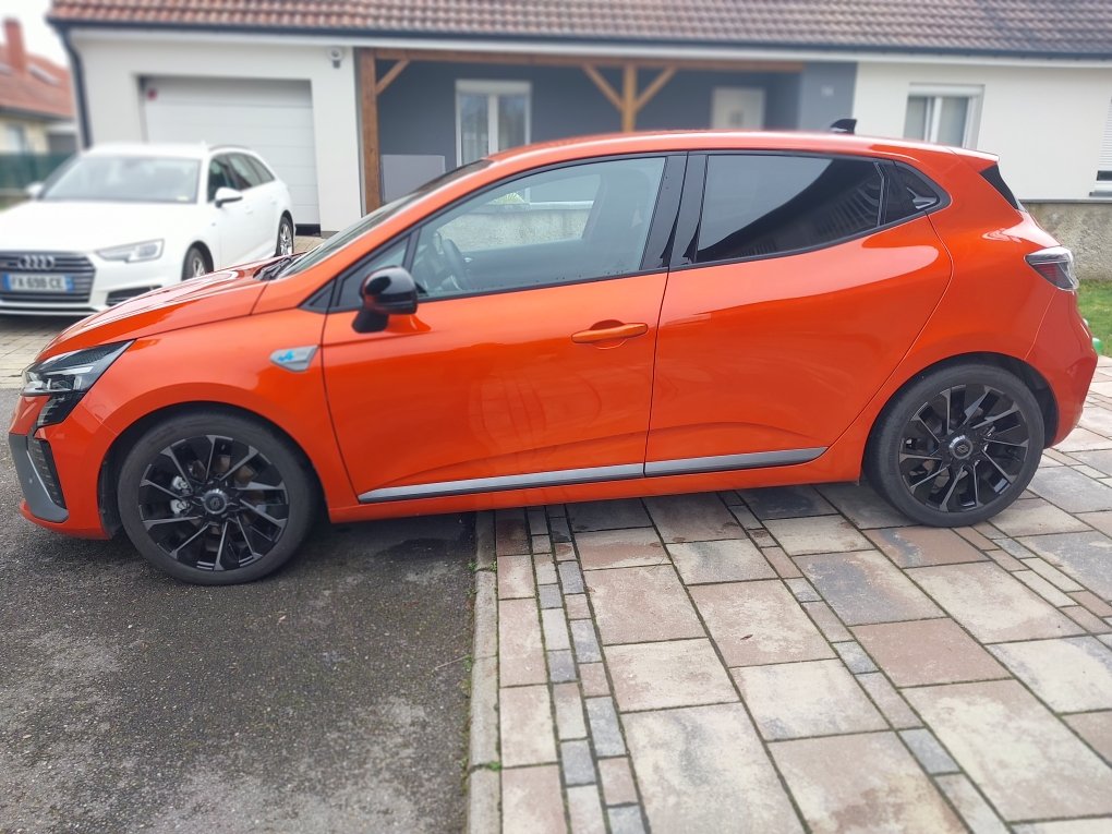 Renault Clio E-Tech 145ch full hybrid - Image 3