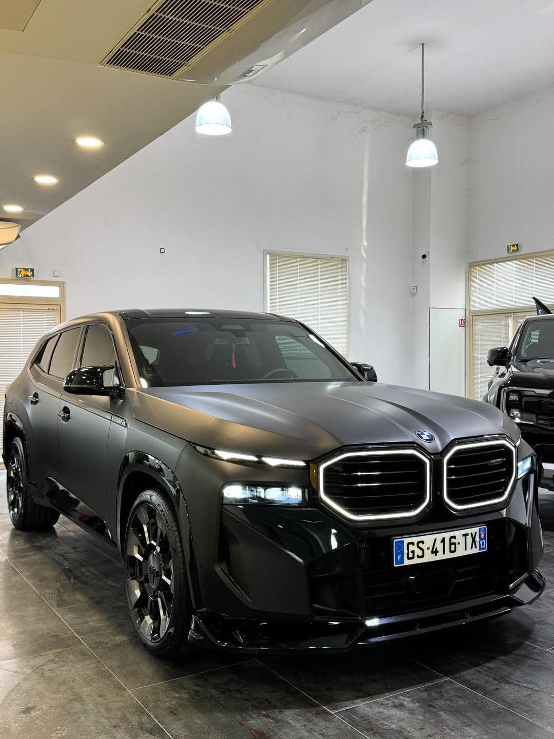 BMW XM 440i 4.4i V8 ACTIVE HYBRID XDRIVE - Image 2