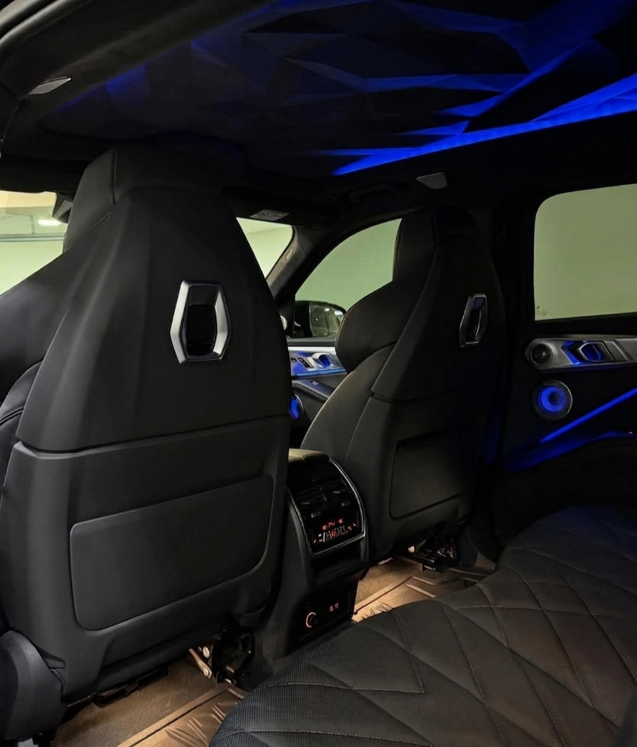 BMW XM 440i 4.4i V8 ACTIVE HYBRID XDRIVE - Image 30