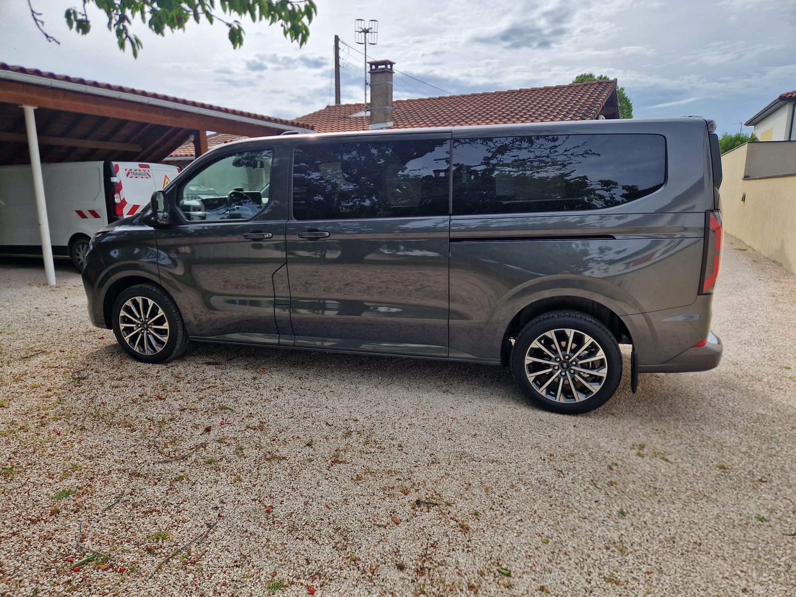 Ford TOURNEO CUSTOM TITANIUM - Image 3