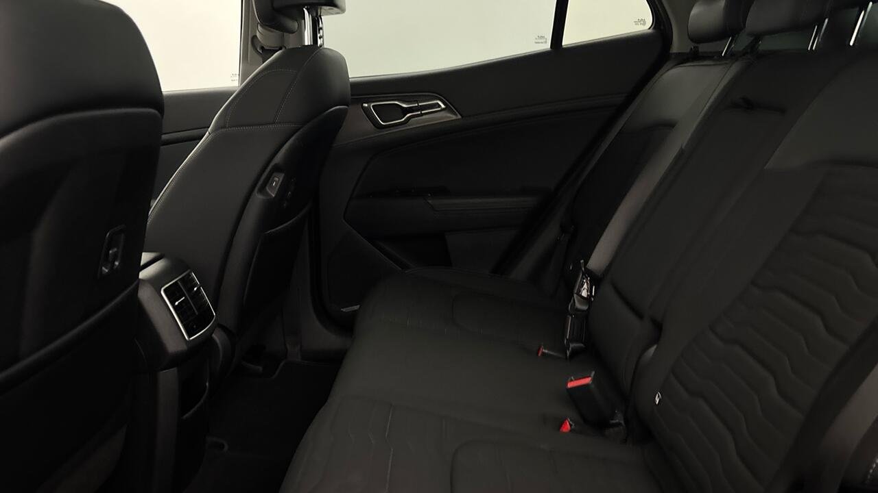 KIA SPORTAGE V DESIGN 1.6 T-GDI 265 PHEV AUTO 4WD - Image 18