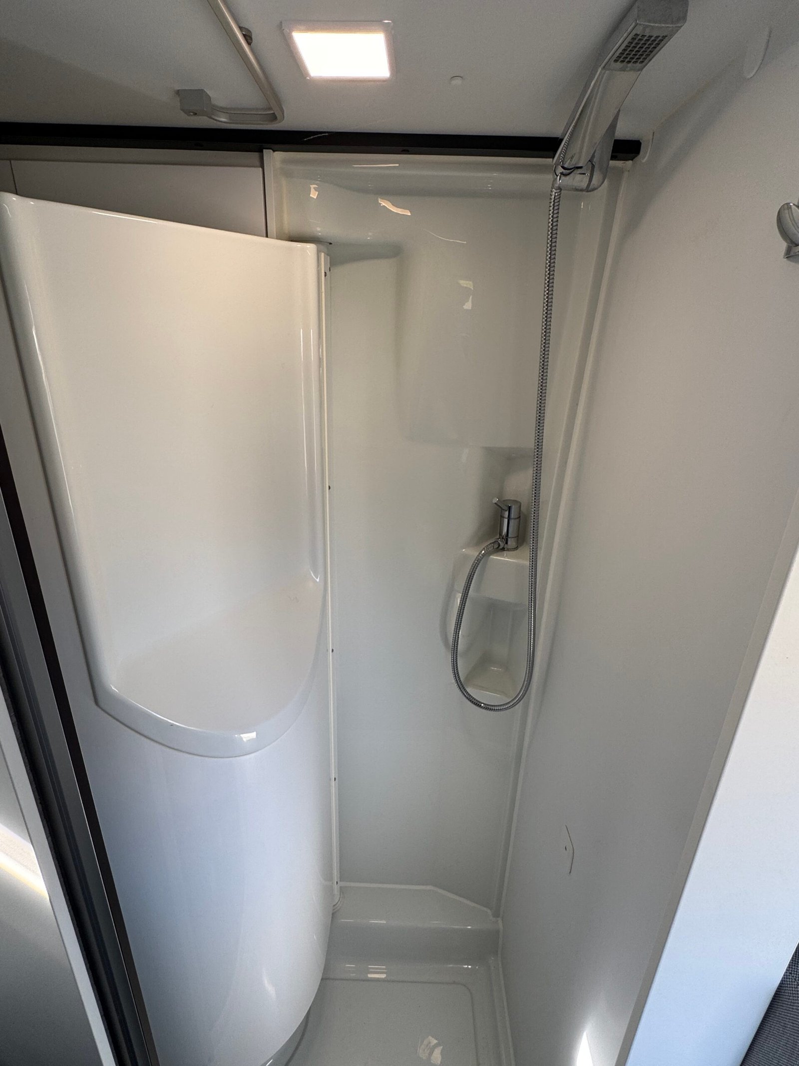 Adria Twin  640 SGX SPORT  - Image 12