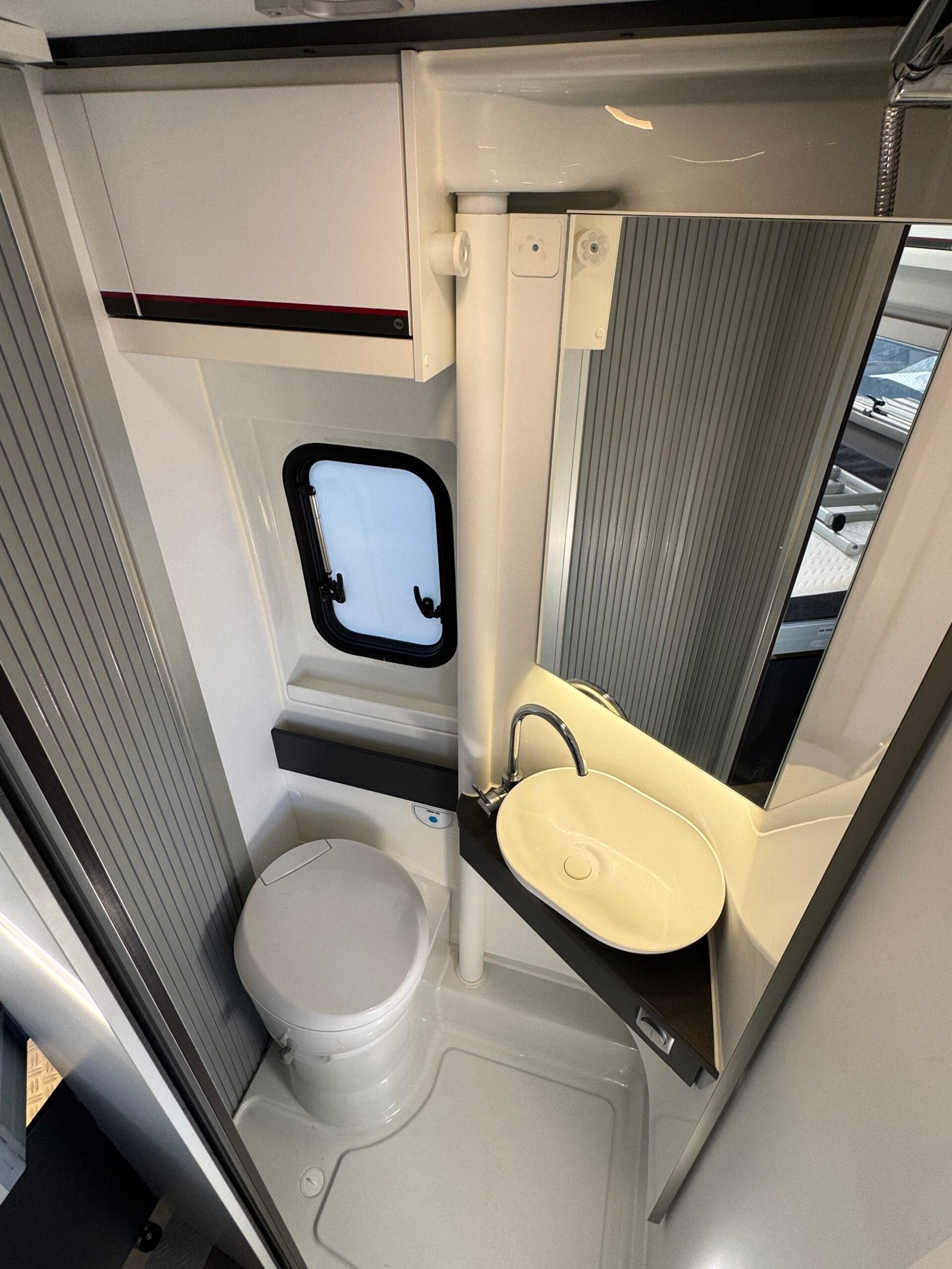 Adria Twin  640 SGX SPORT  - Image 13