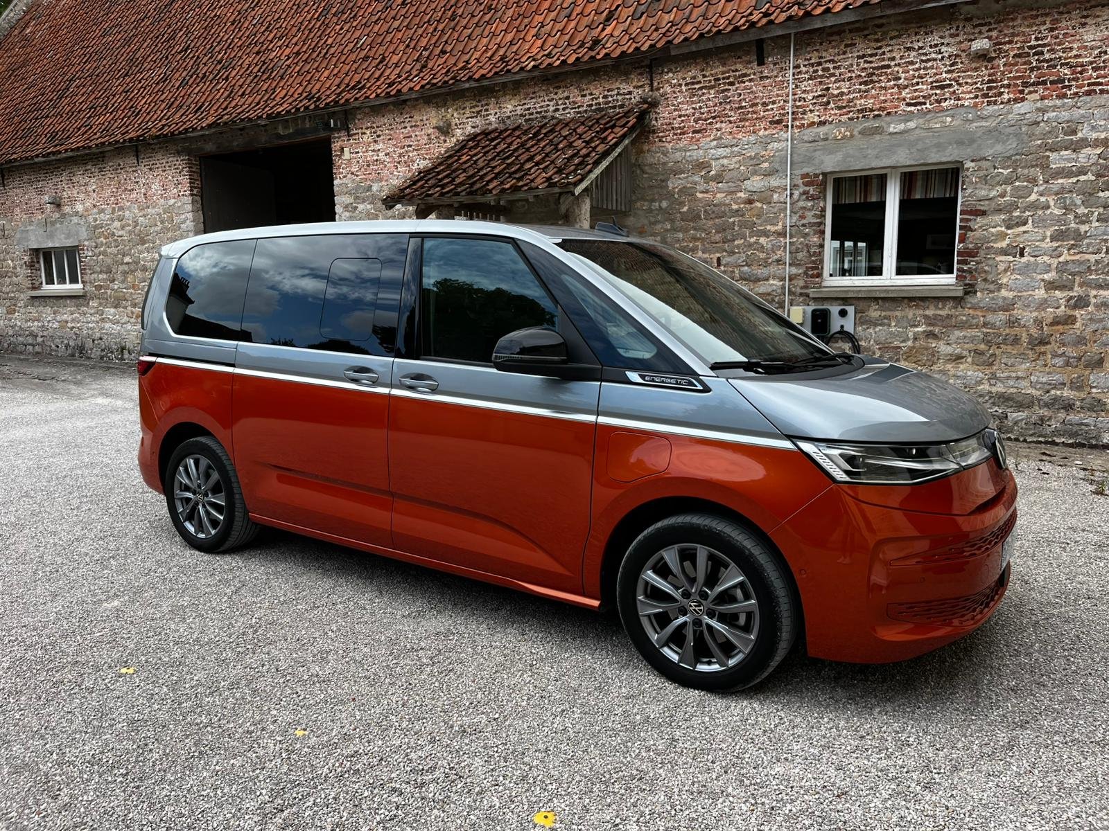 Volkswagen MULTIVAN VII T7 Court 1.4 E-Hybrid 218 DSG6 - Image 2