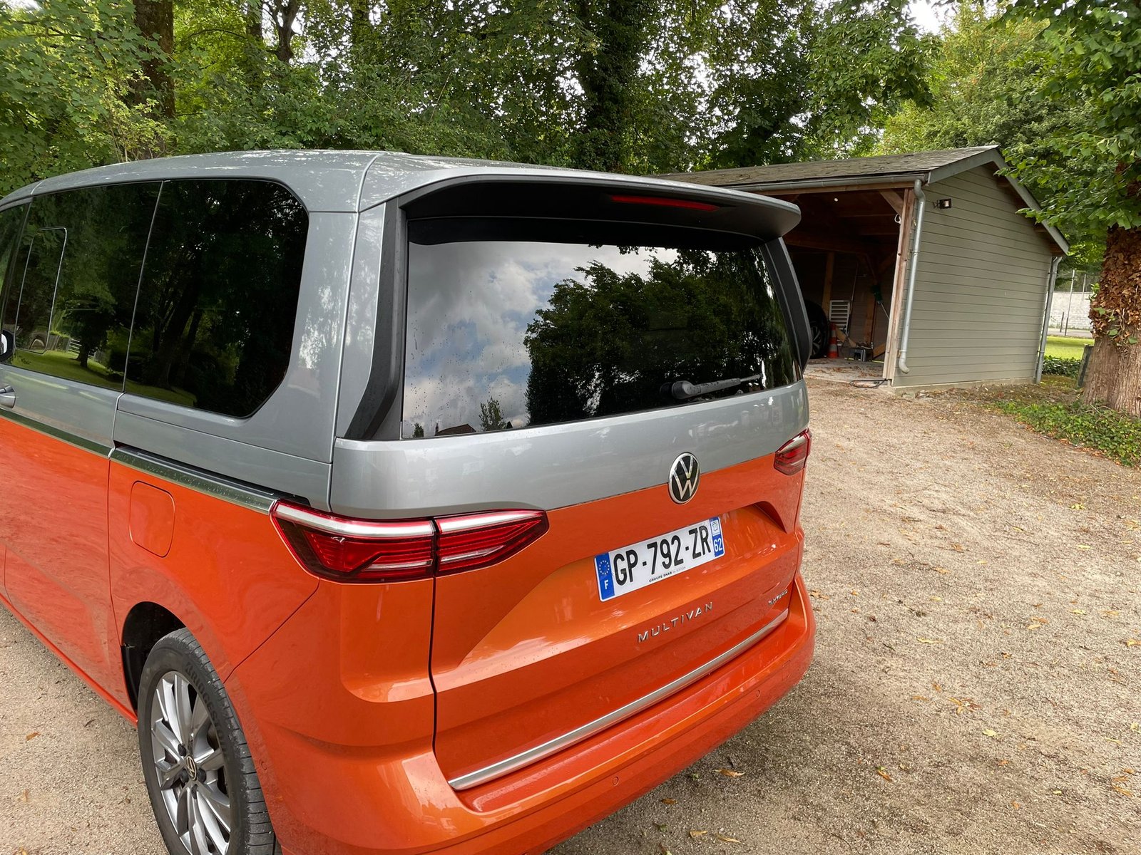 Volkswagen MULTIVAN VII T7 Court 1.4 E-Hybrid 218 DSG6 - Image 8