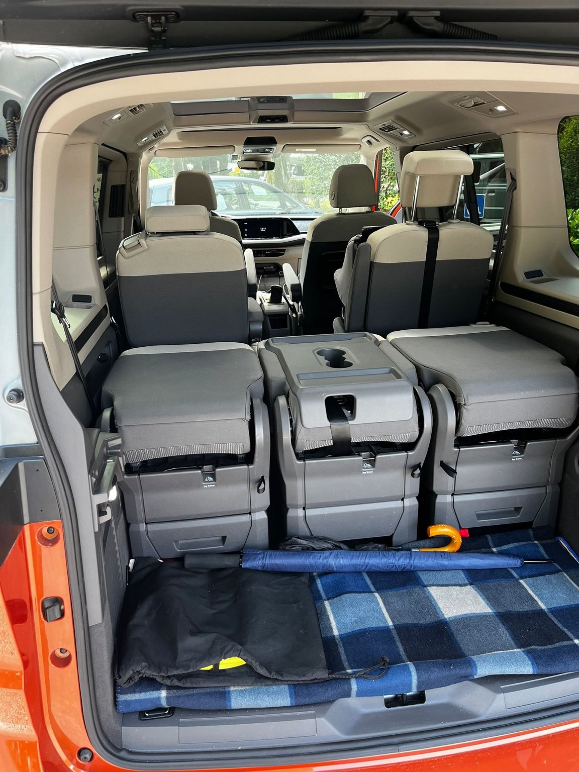 Volkswagen MULTIVAN VII T7 Court 1.4 E-Hybrid 218 DSG6 - Image 11