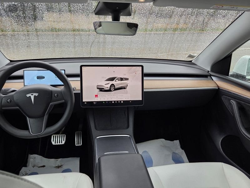 Tesla Model Y Standard RWD - Image 7