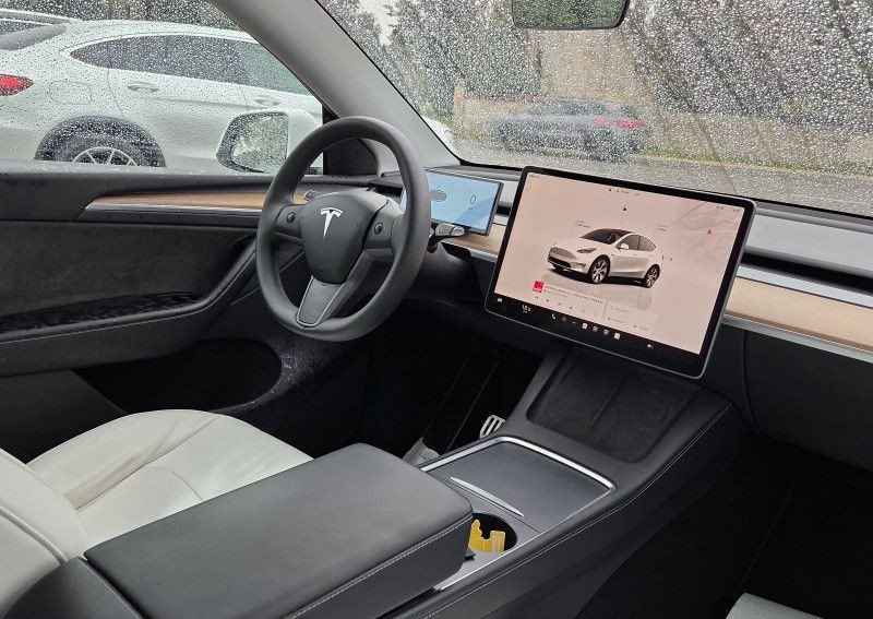 Tesla Model Y Standard RWD - Image 8