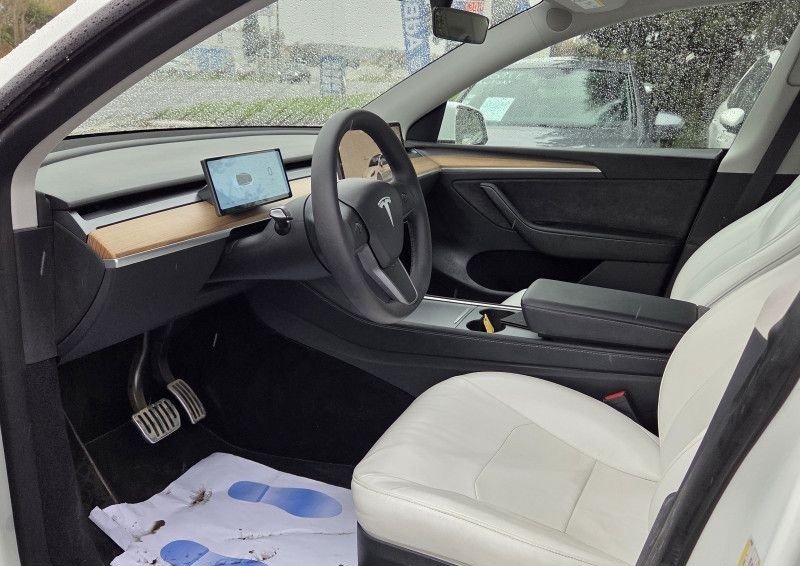 Tesla Model Y Standard RWD - Image 9
