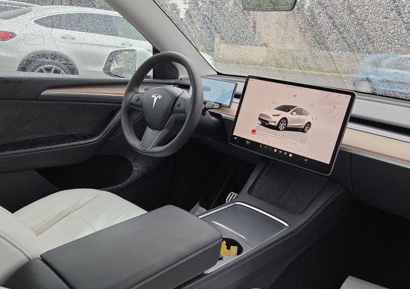 Tesla Model Y Standard RWD - Image 12