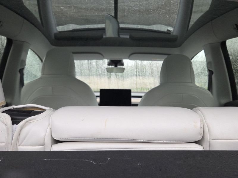 Tesla Model Y Standard RWD - Image 21